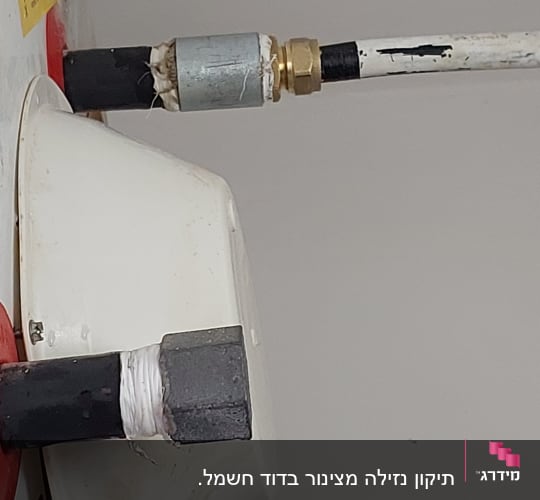 חיבורי צינורות לדוד שמש עם סרט בידוד